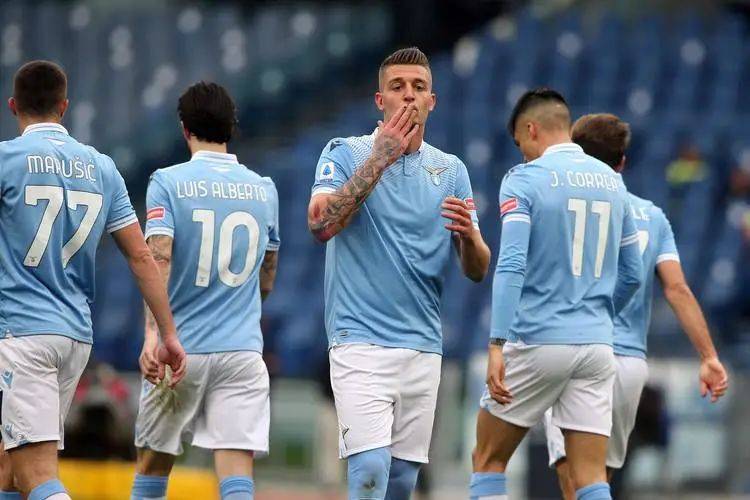 关于汉堡球队宣布引进土耳其前锋，强化进攻的信息