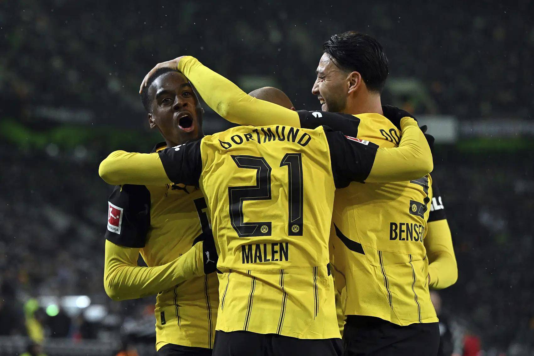 包含多特蒙德击败对手，重返德国联赛前四保持竞争力的词条