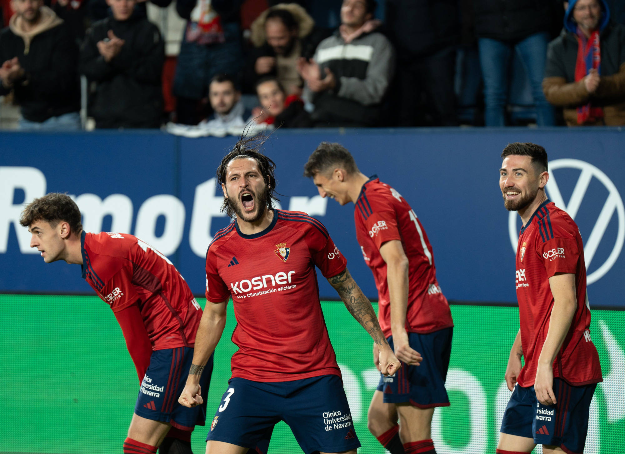 关于巴塞罗那鏖战晋级，淘汰赛希望再升温的信息