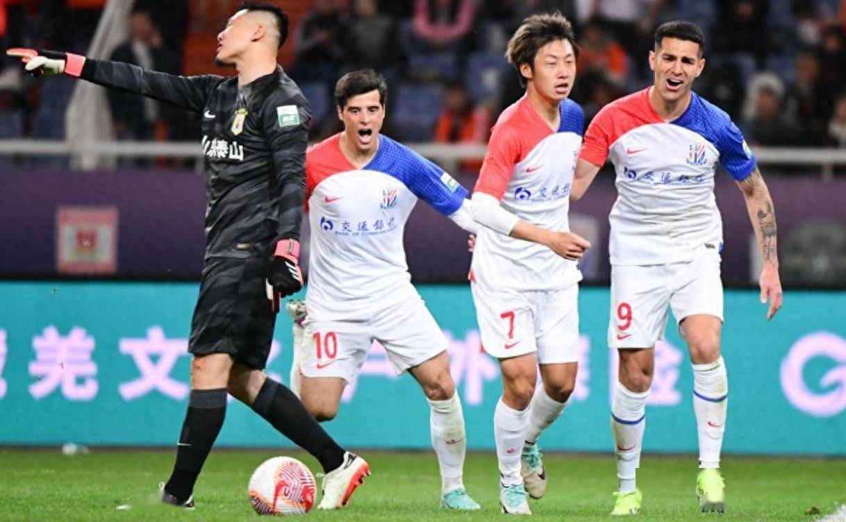 关于恒大零封鲁能，中超攻防表现抢眼的信息