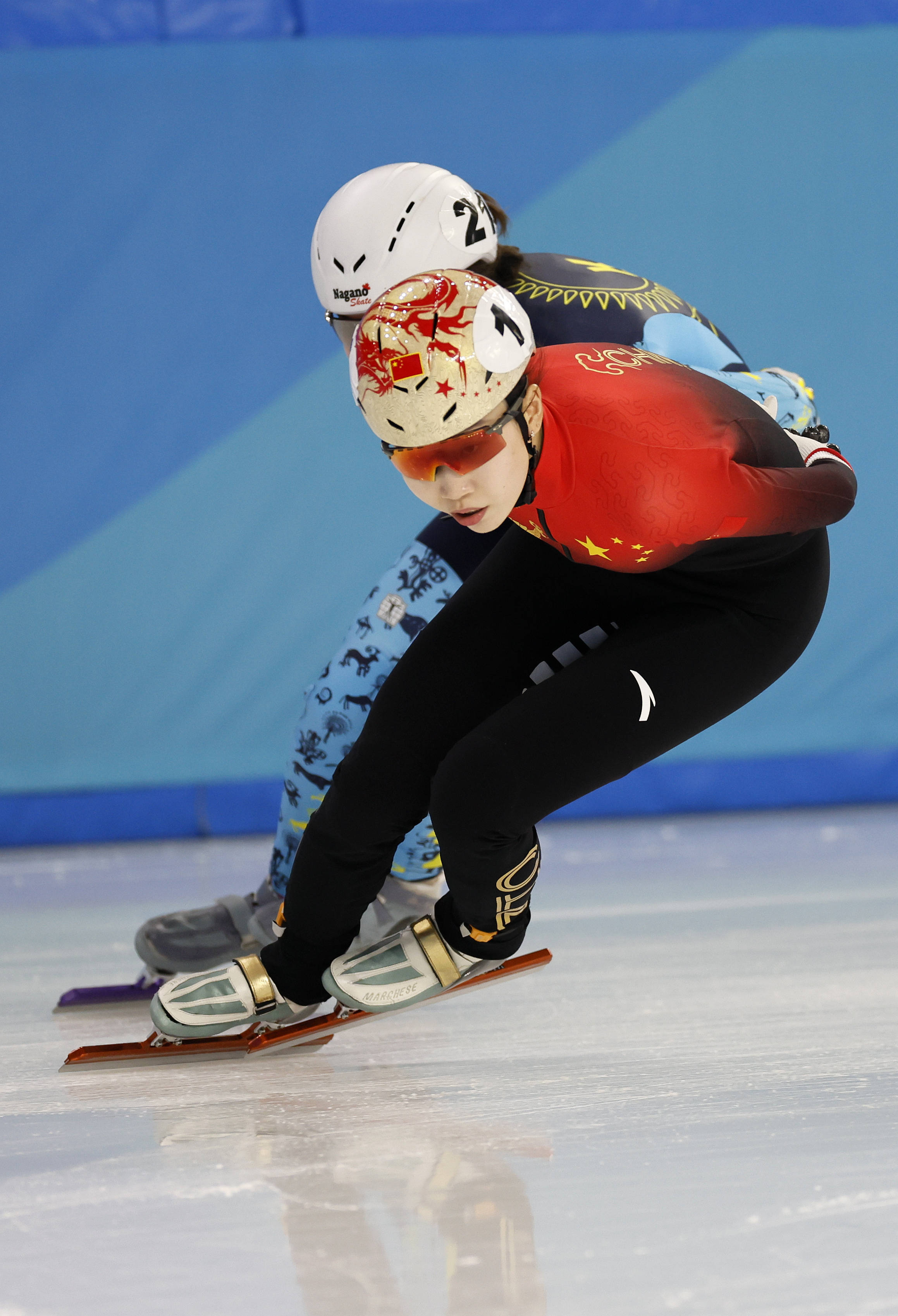 开云下载-俄罗斯速度滑冰选手登上领奖台