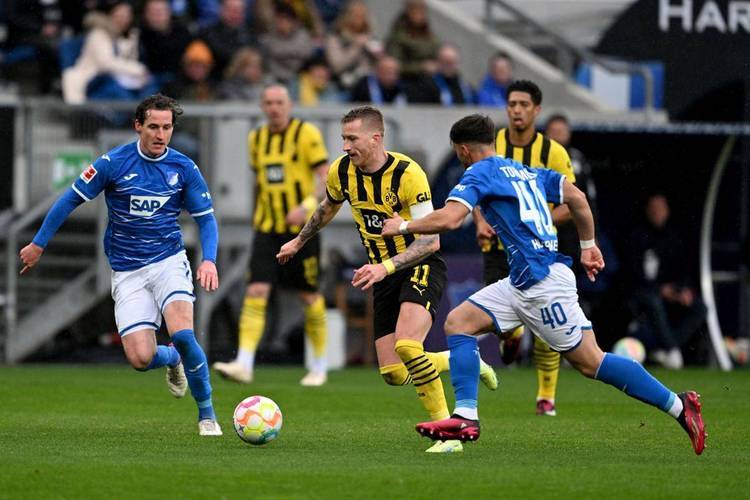 萨沃拉客场惨败，形势岌岌可危