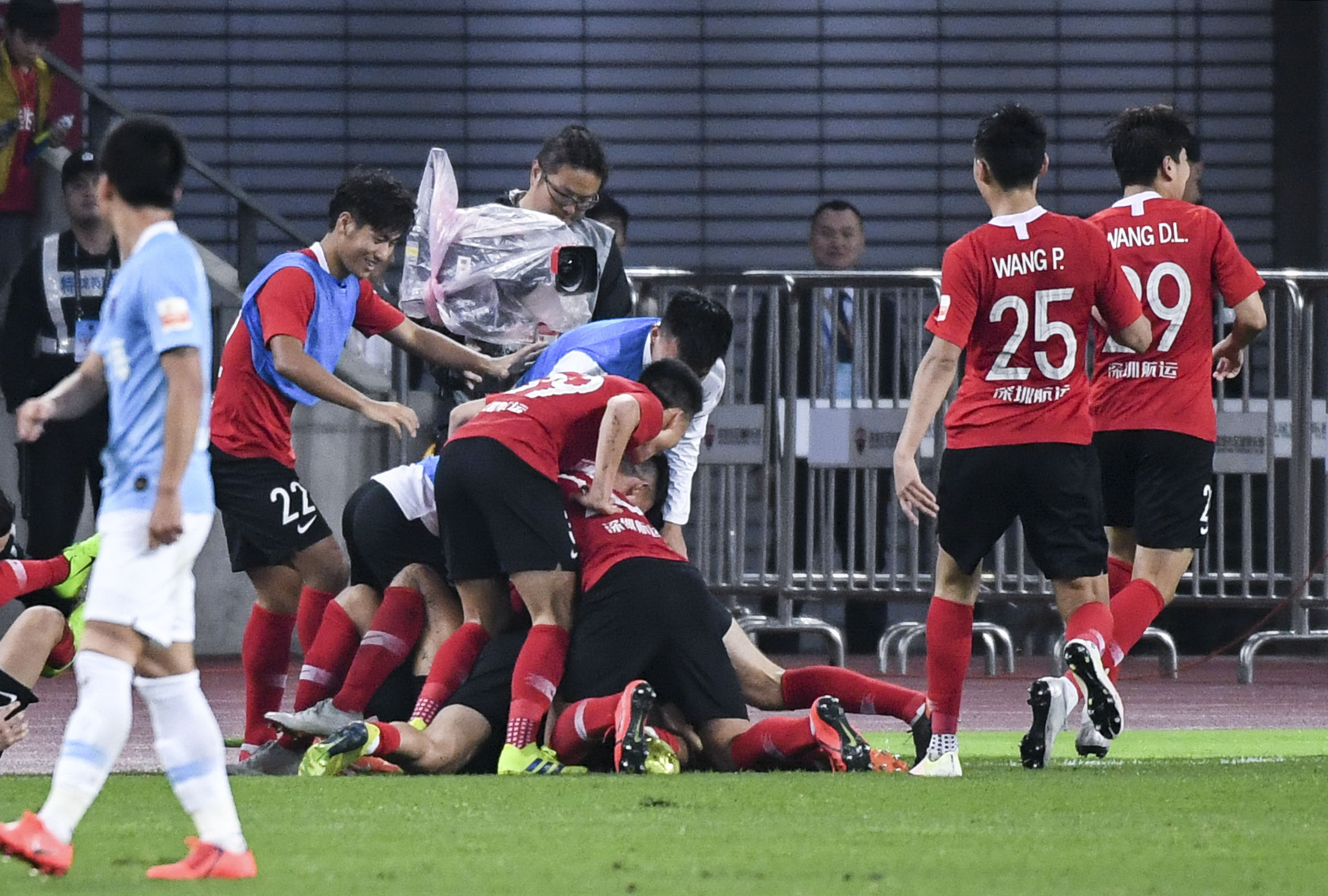 天津天海客场战平深圳佳兆业，难分胜负