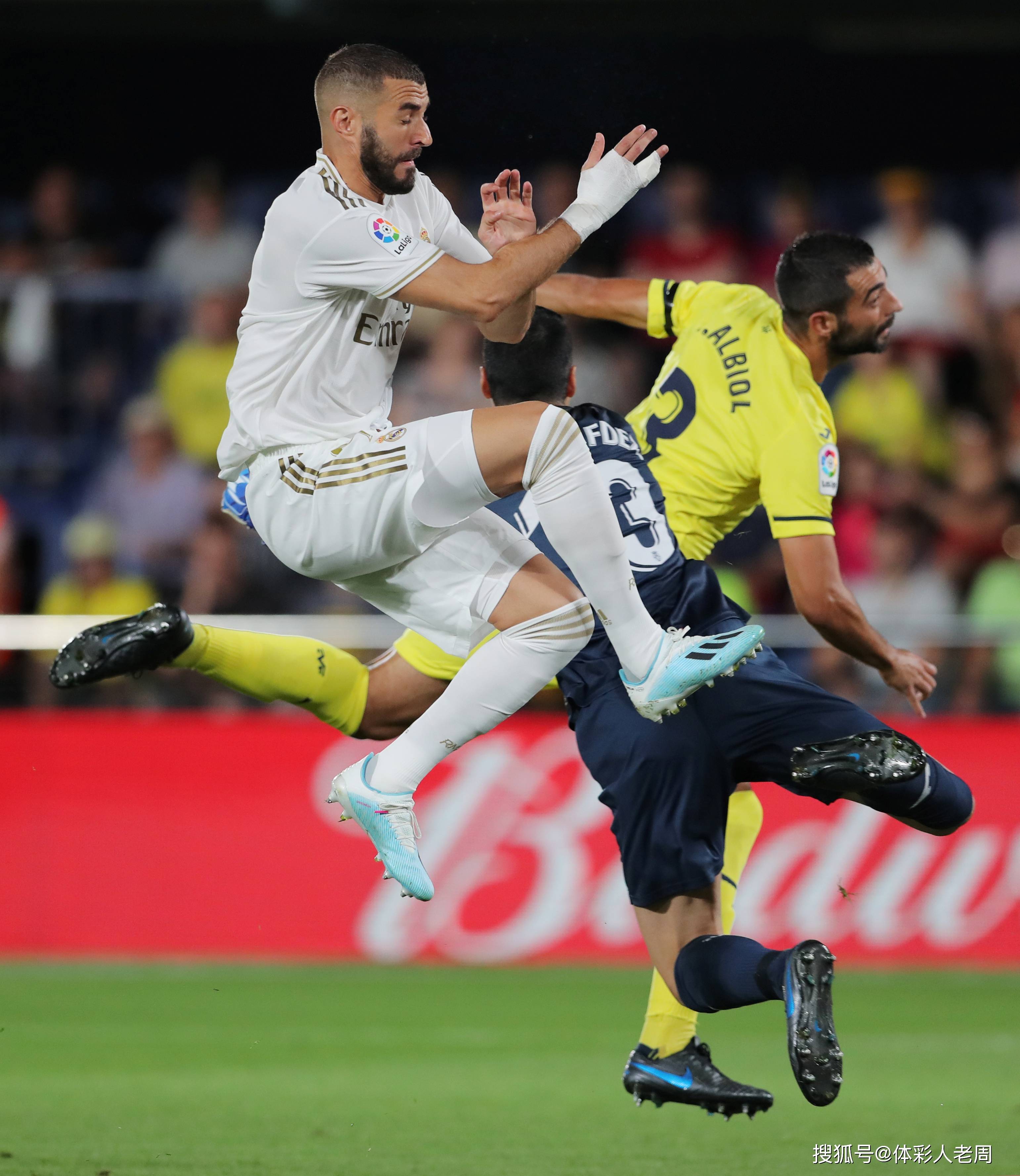 比利亚雷亚尔队在客场取得惊人的胜利