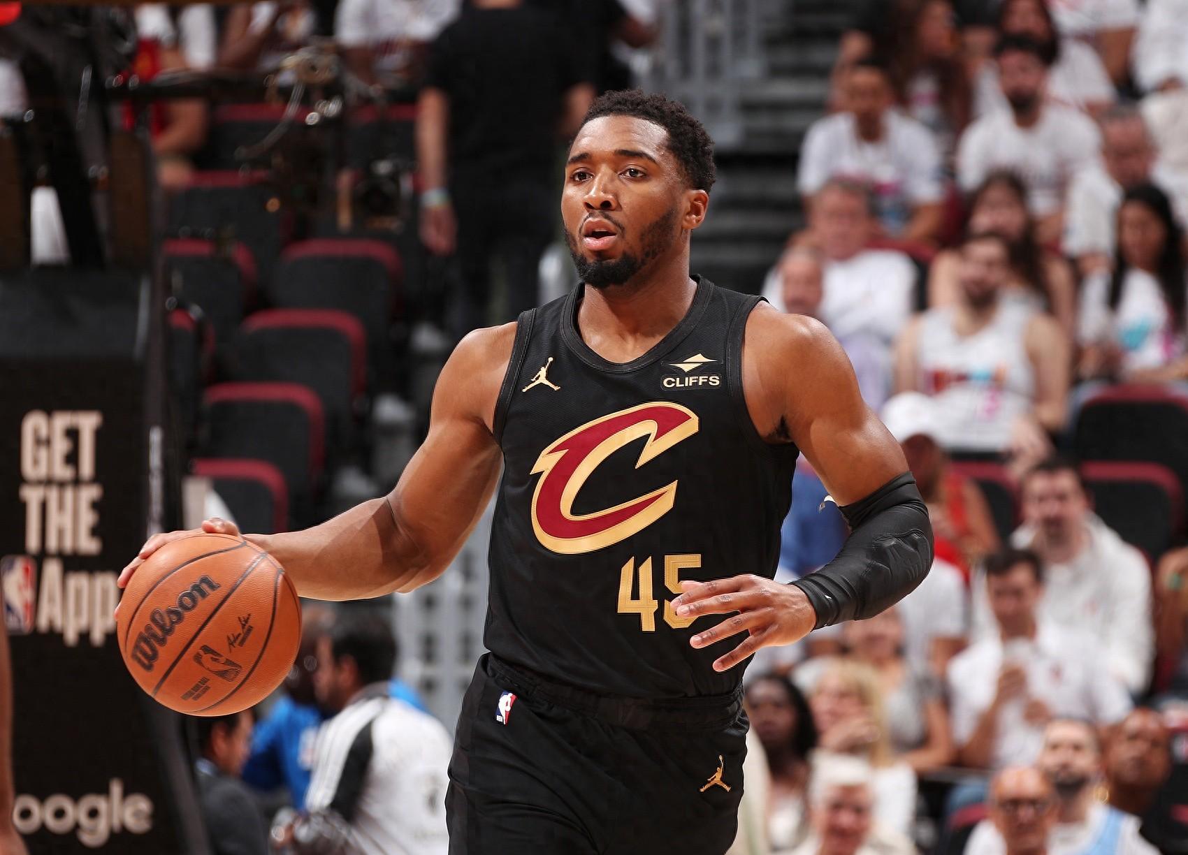 开云体育中国-步行者客场战胜独行侠，奥拉迪波再现神奇