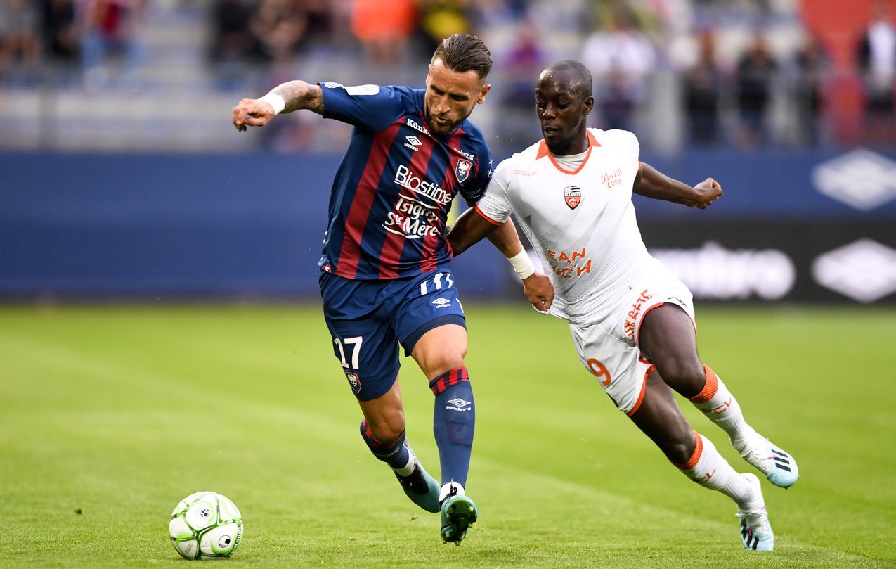 包含卡昂客场险胜南特，取得奇迹三分的词条