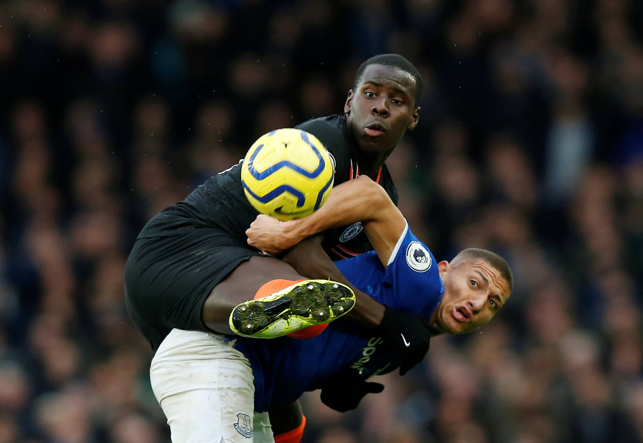 包含埃弗顿客场挑战南安普顿，争夺客场三分的词条