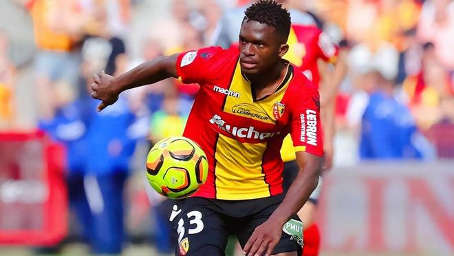 建业前锋巴索戈表现平平，球队进攻端需加强