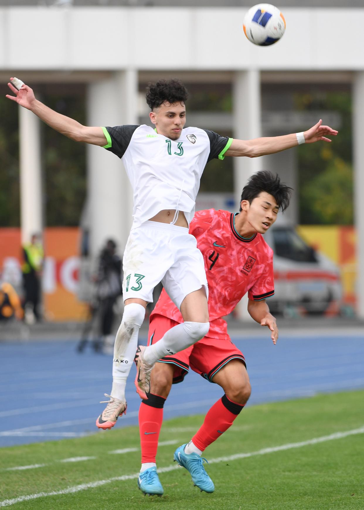 亚洲足球夺目比赛现新佳作