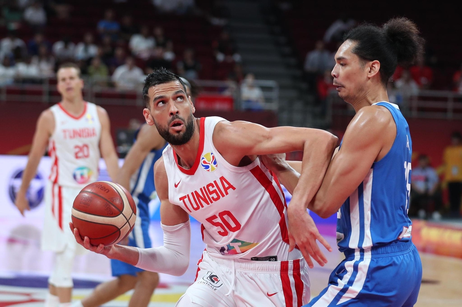 突尼斯篮球队奋起直追，晋级四强