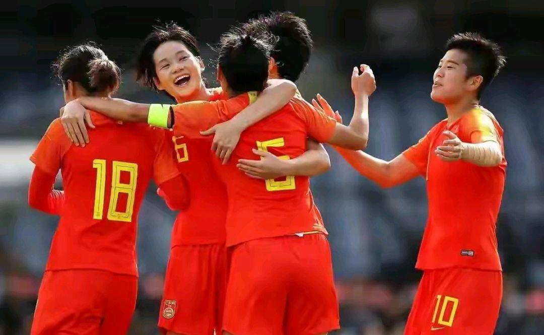 墨西哥女足热身赛场上抢眼表现，令人期待