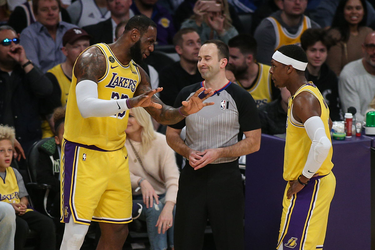 湖人队核心球员频频受伤，球迷为之担忧