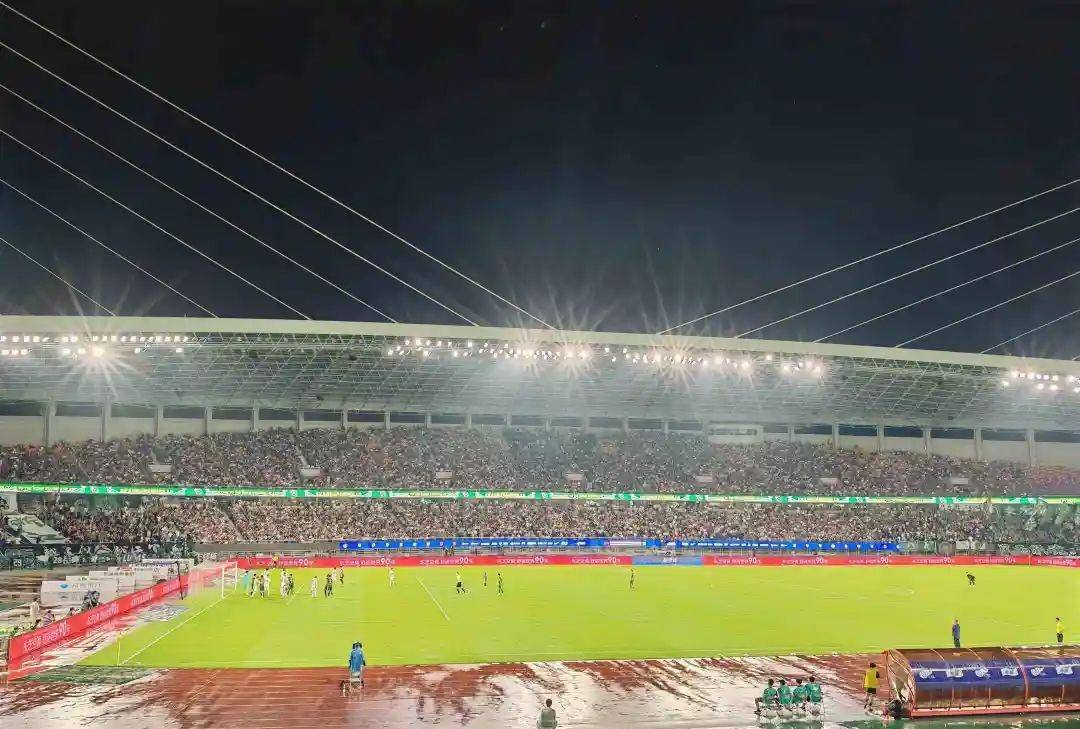 武汉三镇战:绿城、建业、蓝鲸齐聚一堂 武汉三镇战:绿城、建业、蓝鲸齐聚一堂