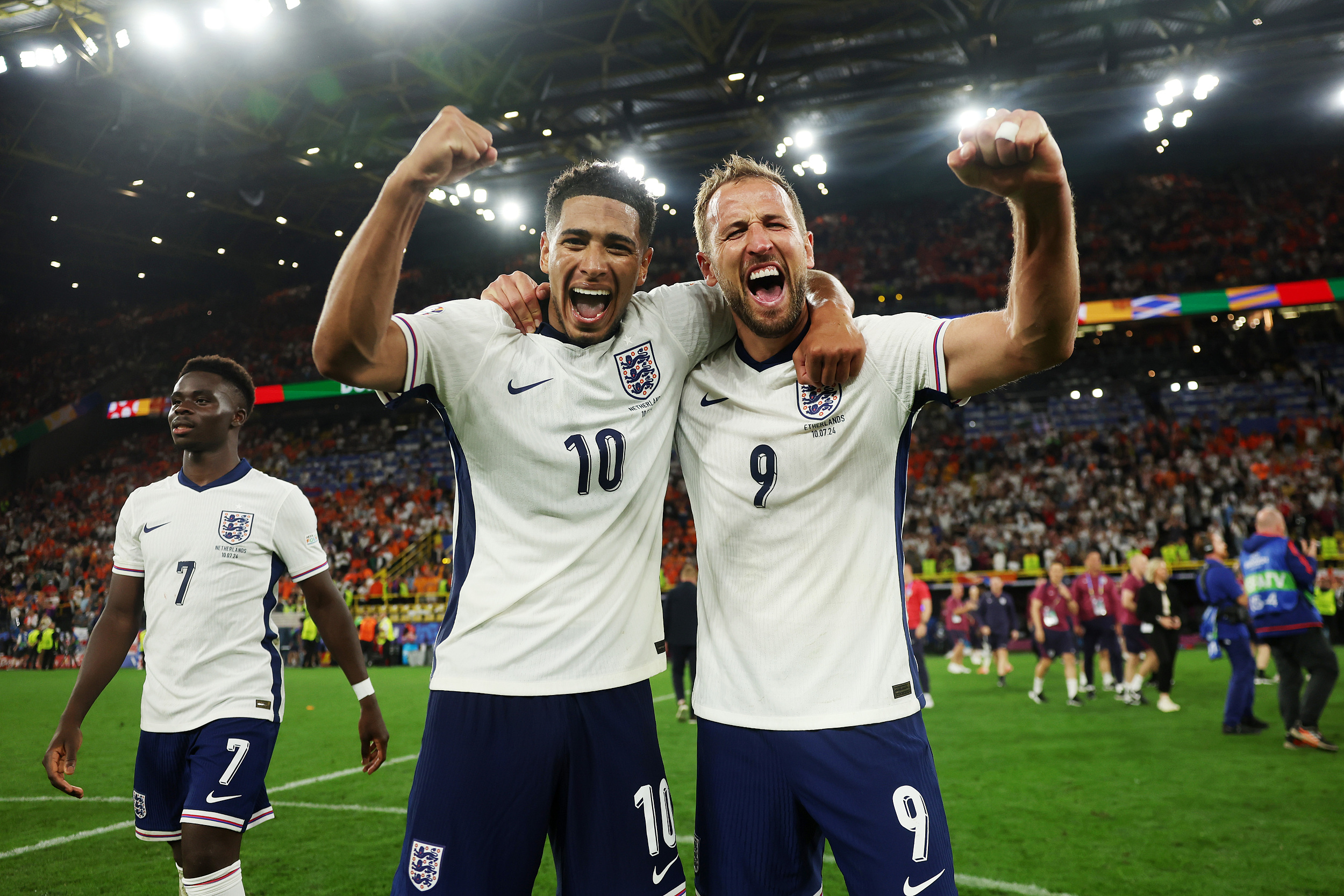 英格兰队逆袭晋级，迎来关键之战