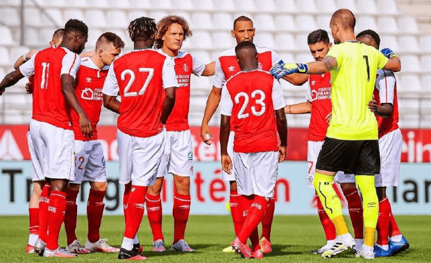 开云体育APP下载-尼斯主场大胜，携手球迷庆祝胜利