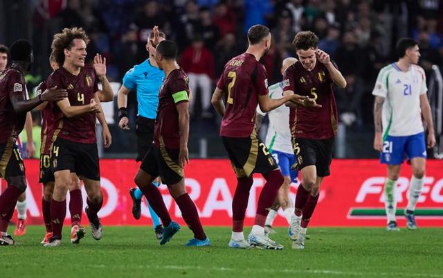 欧国联半决赛战况激烈，球迷热血沸腾支持球队