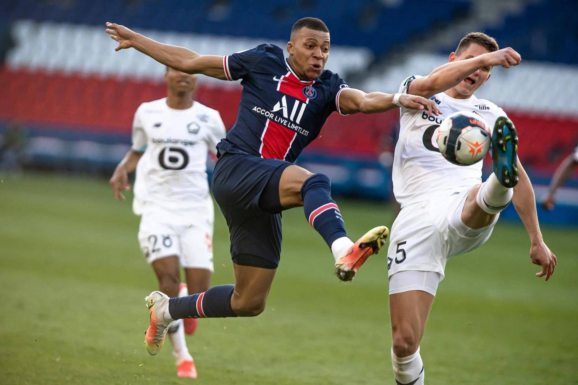 巴黎圣日耳曼轰炸胜利，领跑小组形势坚挺