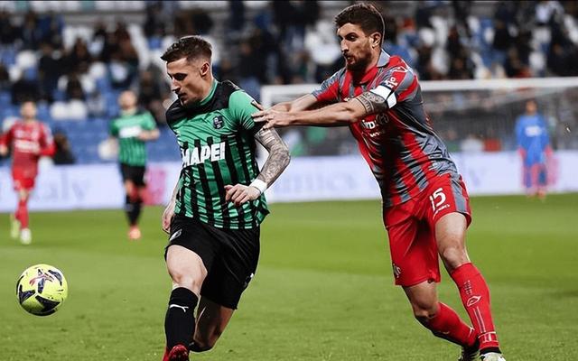 包含罗马取胜萨索洛：冲击联赛前四的词条