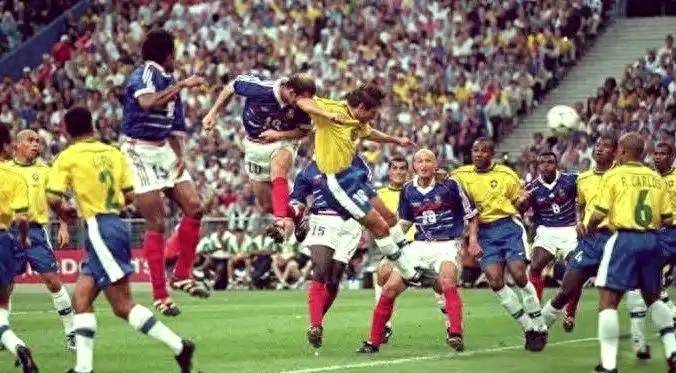 开云体育下载-英格兰国家队对阵法国队，绝对交锋引发球迷热议的简单介绍