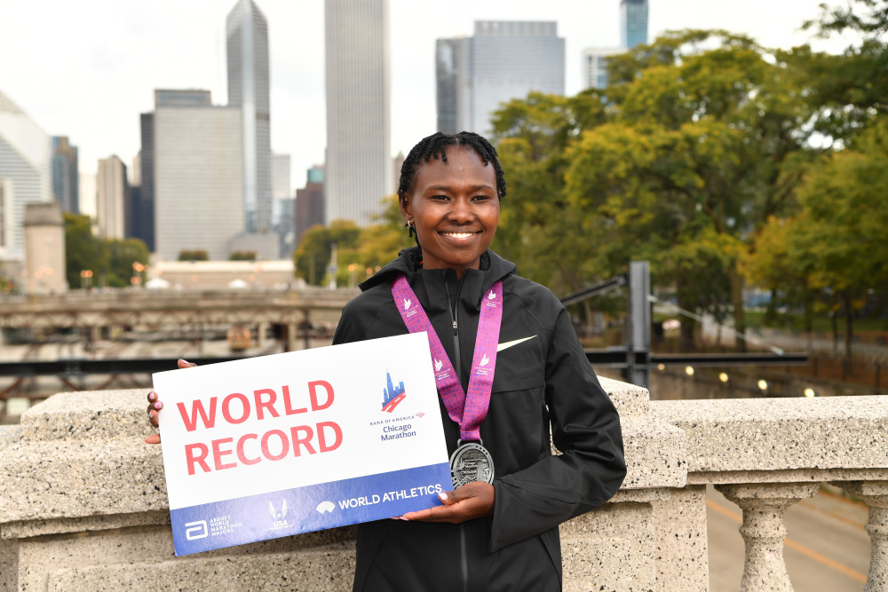 开云体育官方网站-关于肯尼亚选手夺得马拉松冠军，展现出色体魄的信息