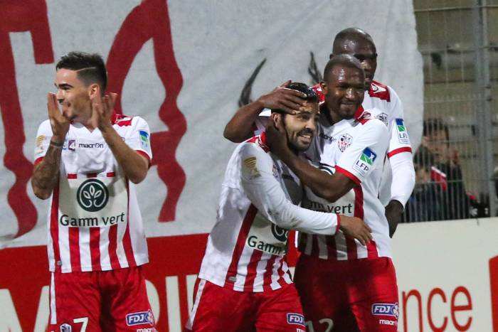 包含阿雅克肖客场击败巴黎FC，取得3分的词条