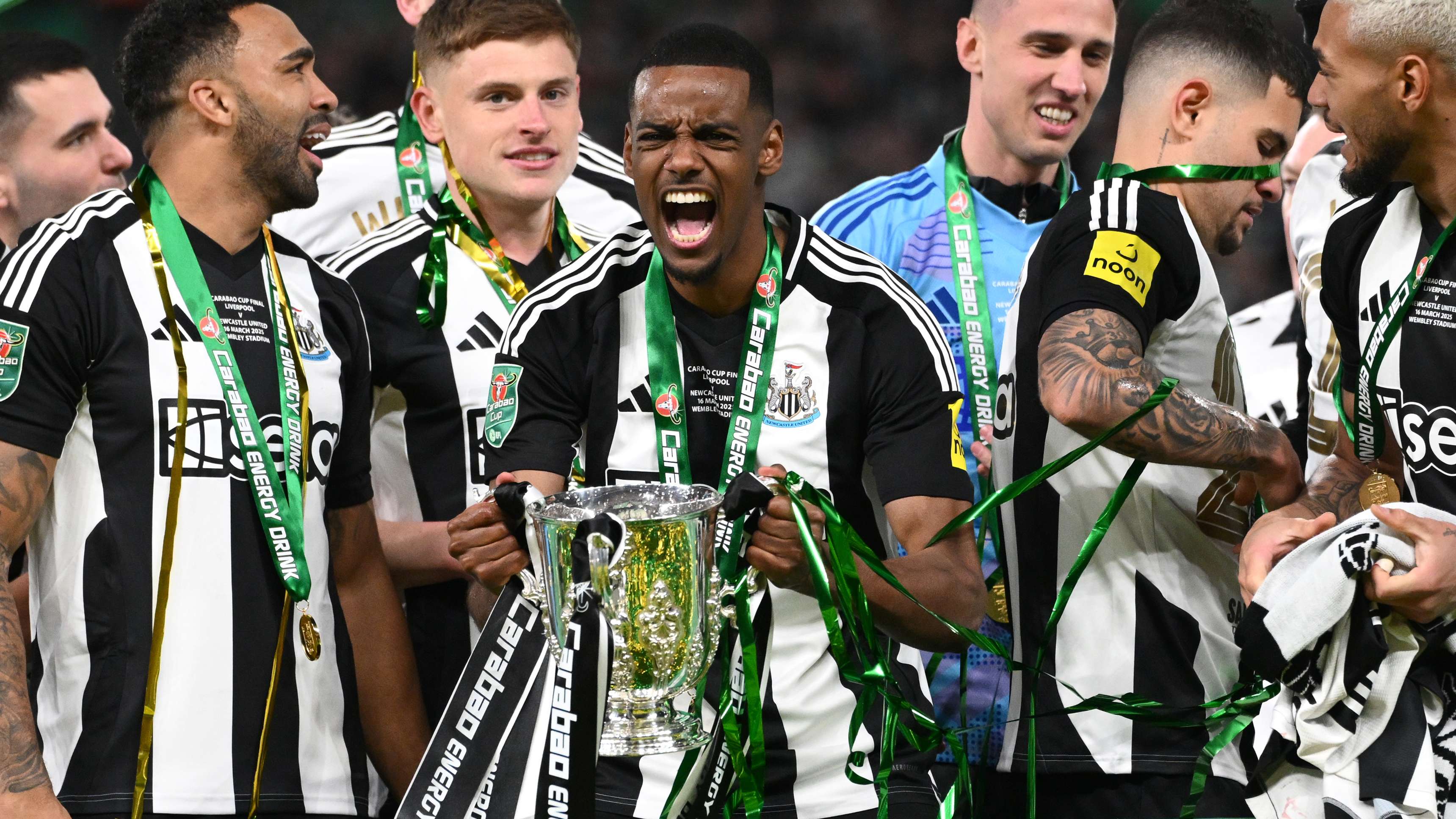 美国足球队在比赛中获得重要胜利 美国足球队在比赛中获得重要胜利