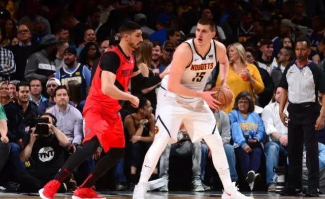 包含开拓者主帅泰瑞-斯托茨因疾病缺席比赛的词条