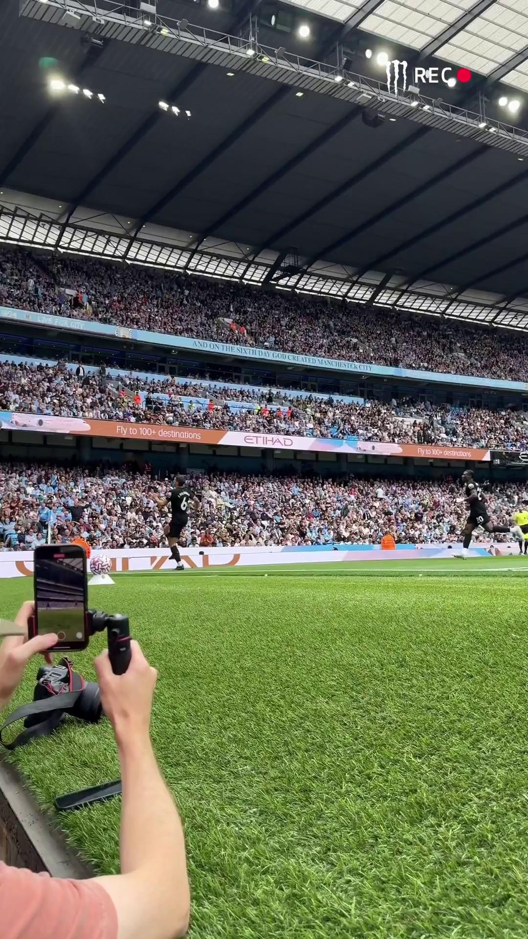 开云体育登录-美妙足球艺术，球队在赛场上创造精彩回顾