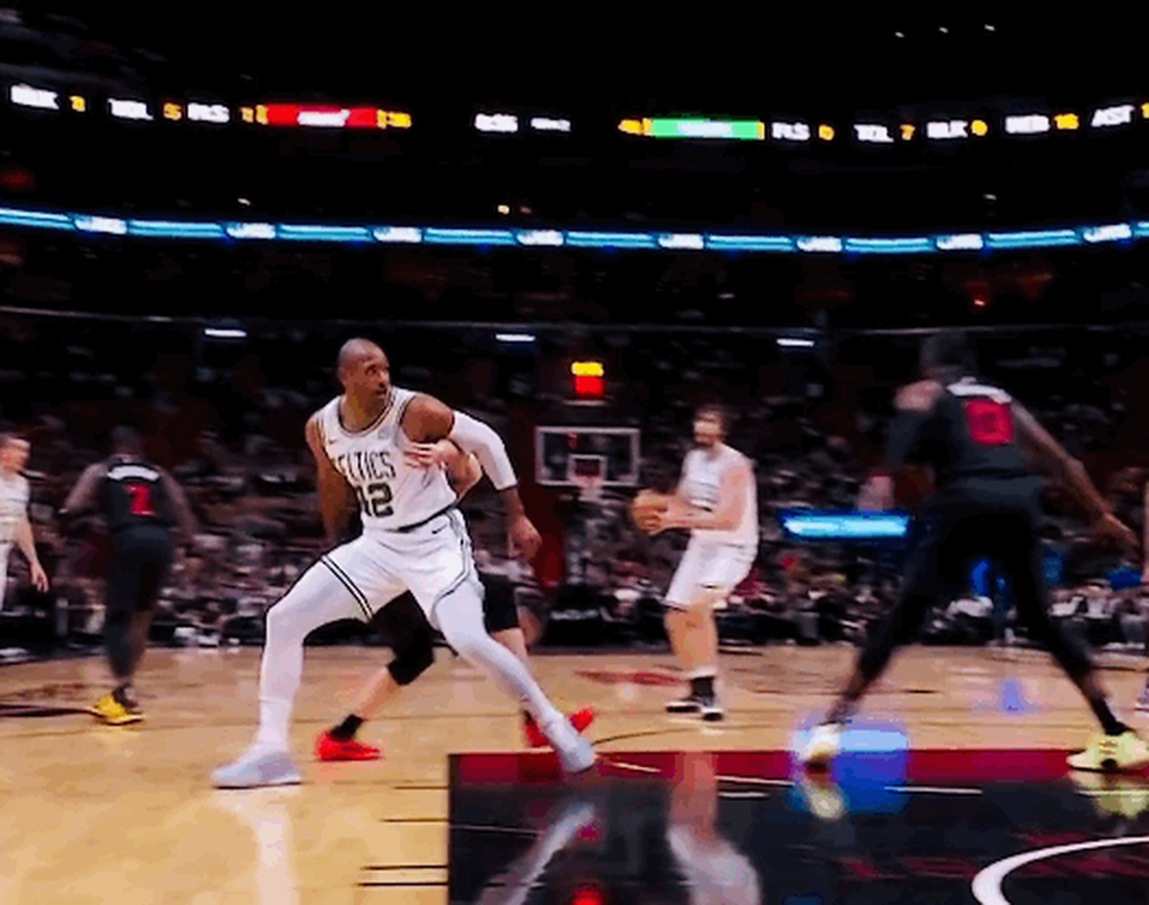 波尔津吉斯全场+率猛龙击败凯尔特人