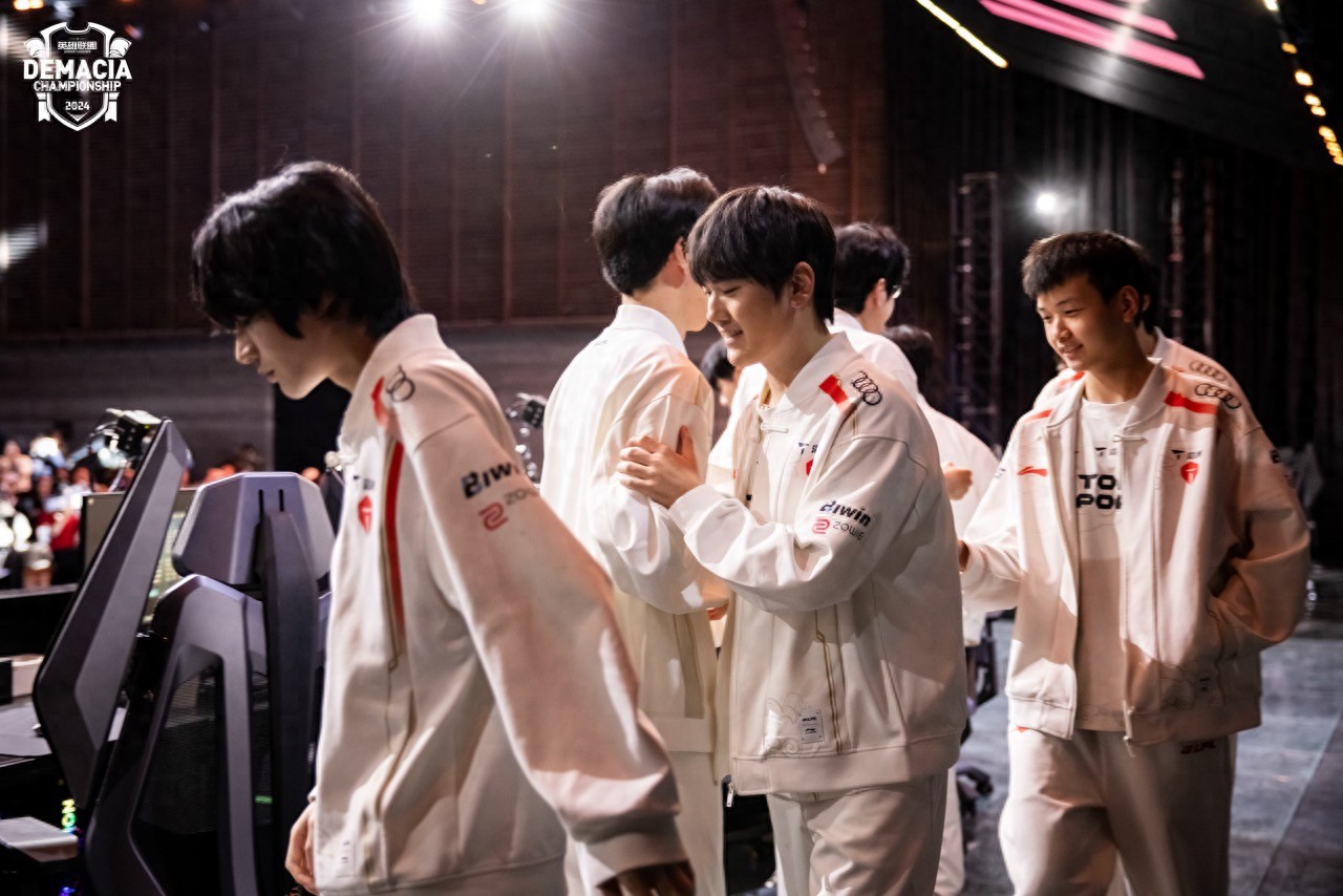 SHR险胜LGD，Bin开启传奇时刻宿敌对决八强赛，让粉丝疯狂欢呼