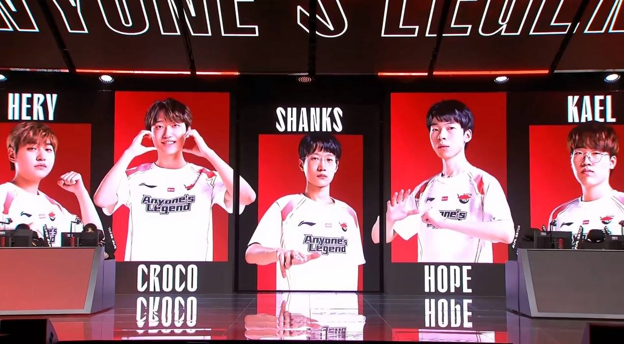 开云体育官网-绝杀！白衣战队力挫劲敌，赢得胜利