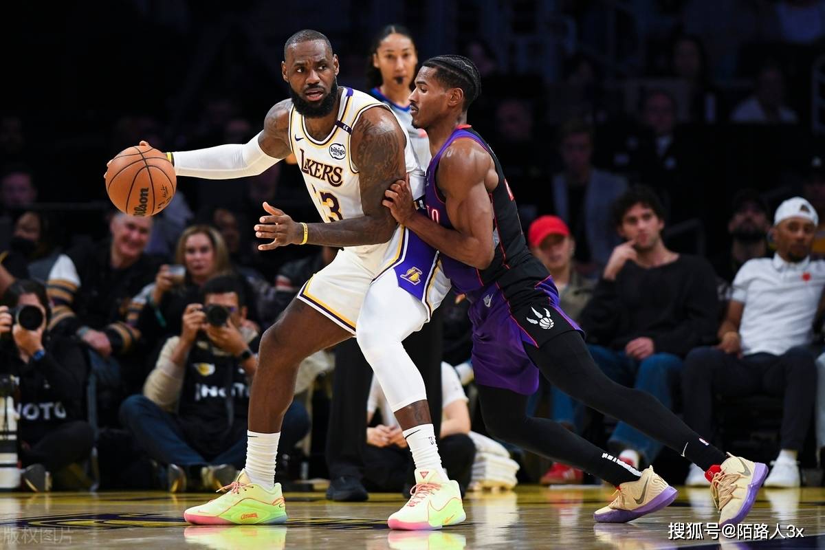 包含NBA比赛：湖人队大胜猛龙队的词条