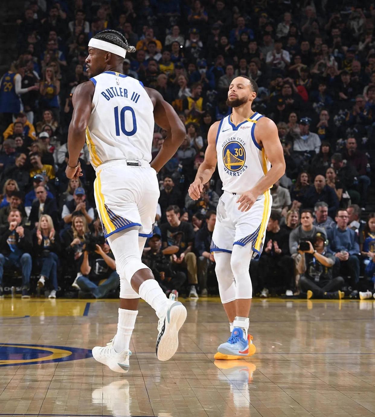 太阳队大胜勇士，保持不败战绩