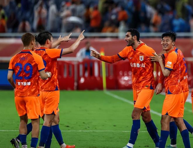 包含山东鲁能不惑水波，步入中超三连胜的词条