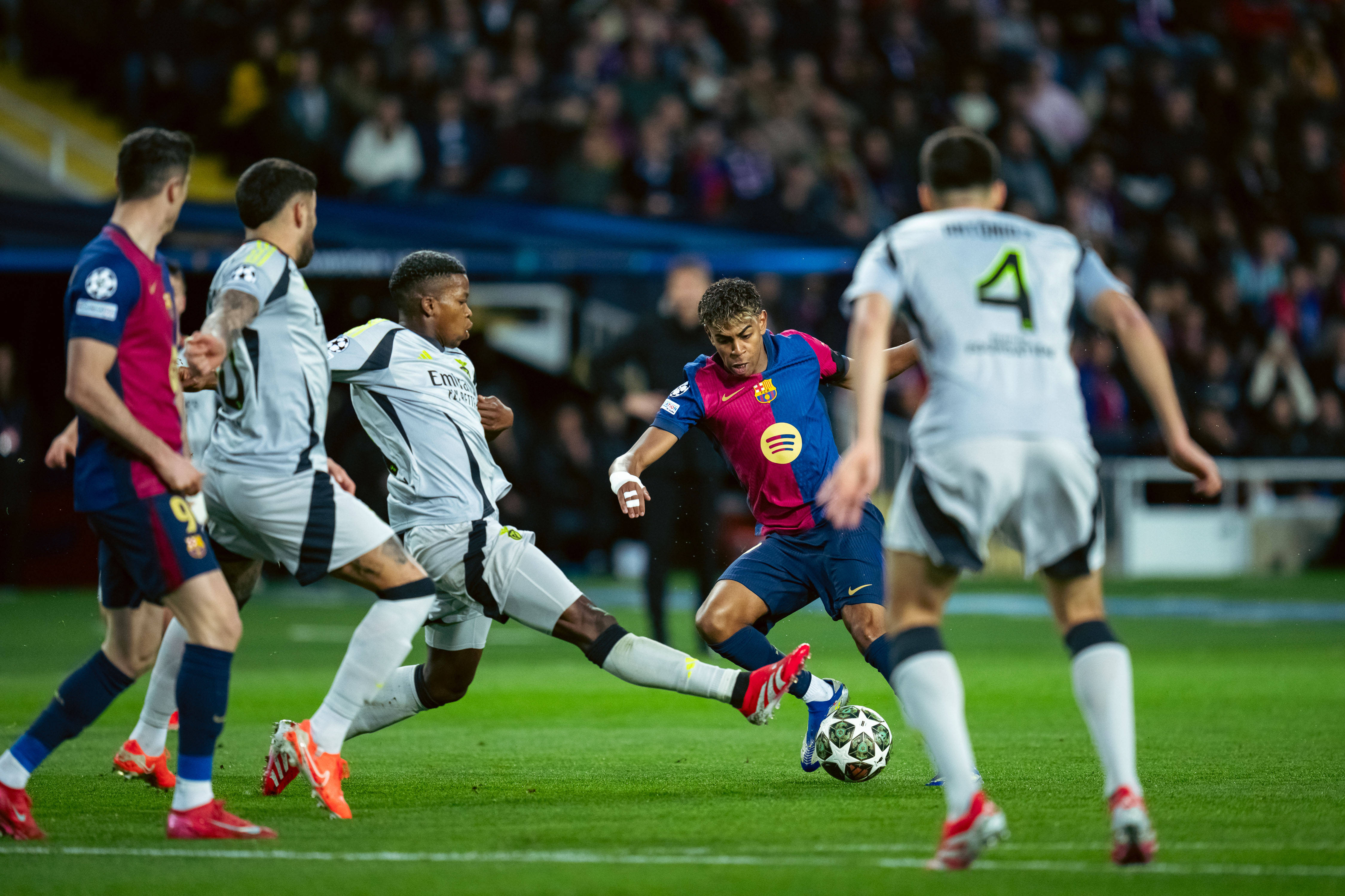 巴萨稳操胜券，经典大战赢得取胜