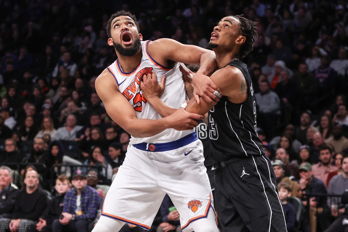 纽约尼克斯队球员激情表现,为球队争取胜利 纽约尼克斯队球员激情表现,为球队争取胜利