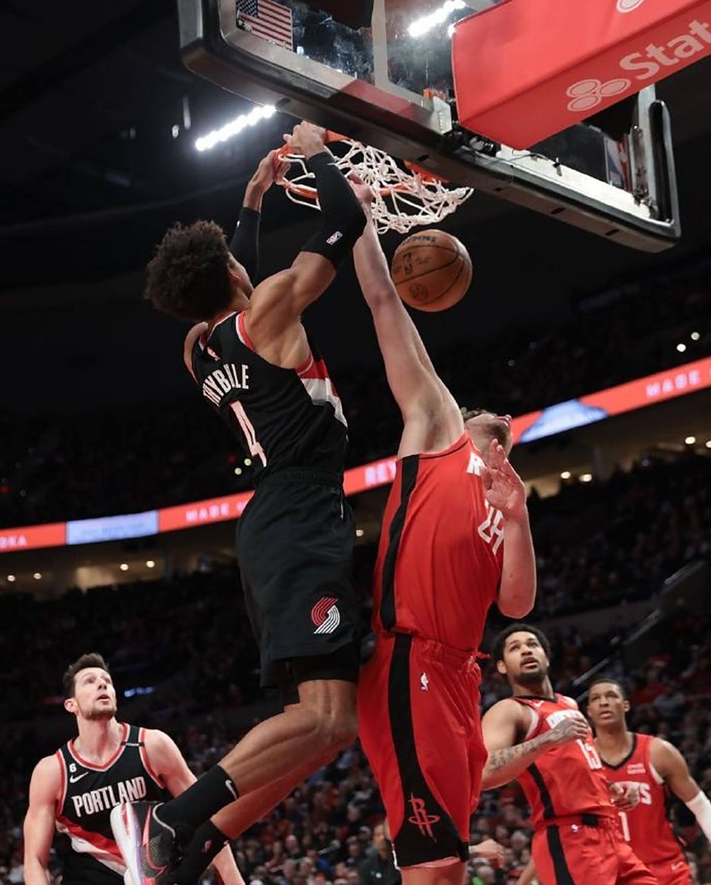 开拓者主场大胜活塞，利拉德全场命中率高达70%