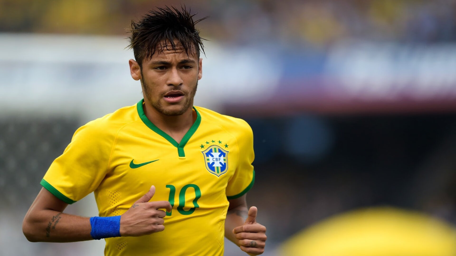 双线闪耀,横扫的绿茵与逆袭的球台,人类如何一再重写极限叙事